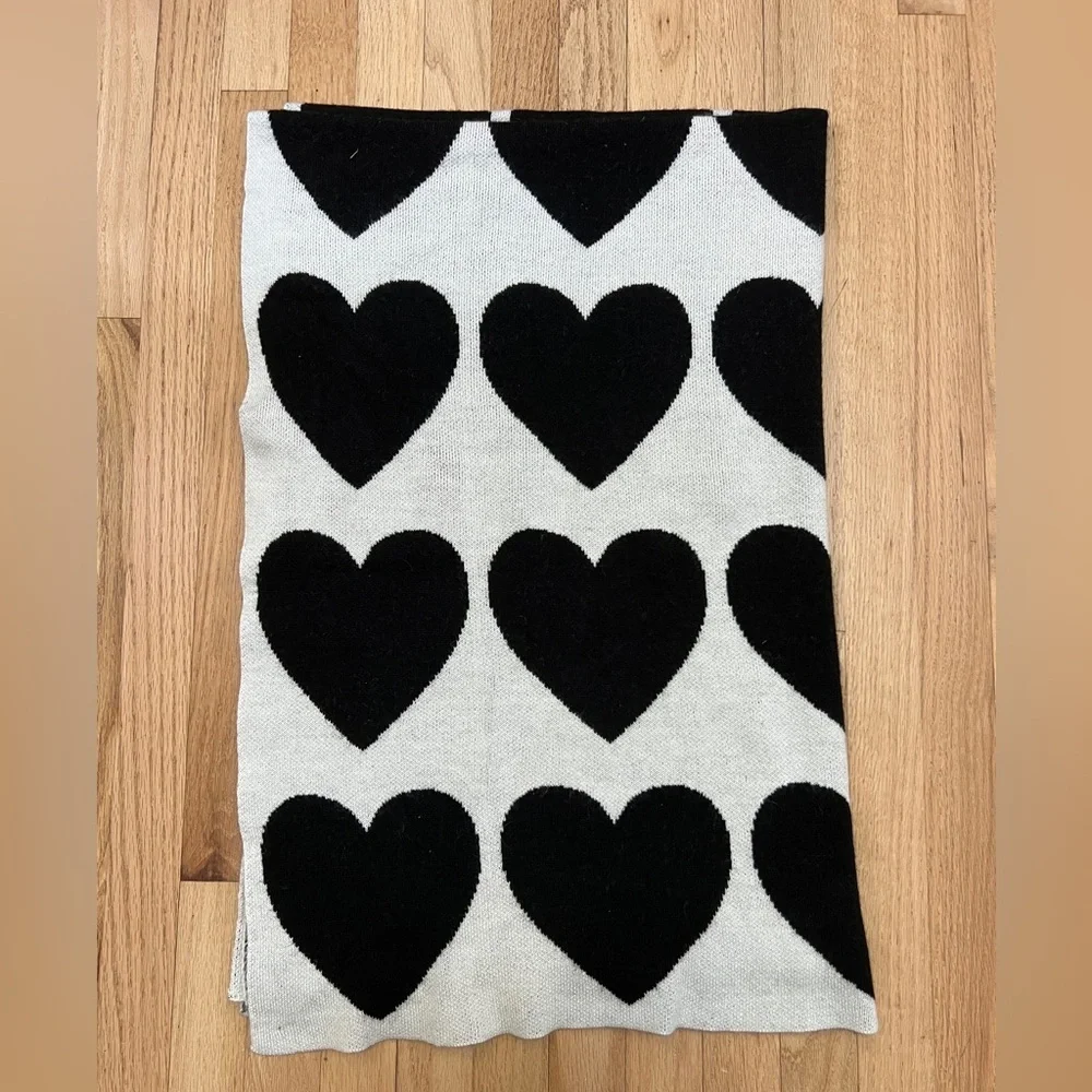 Baublebar Black Cream Wrapped In Love Custom Heart Blanket Letter‎ B